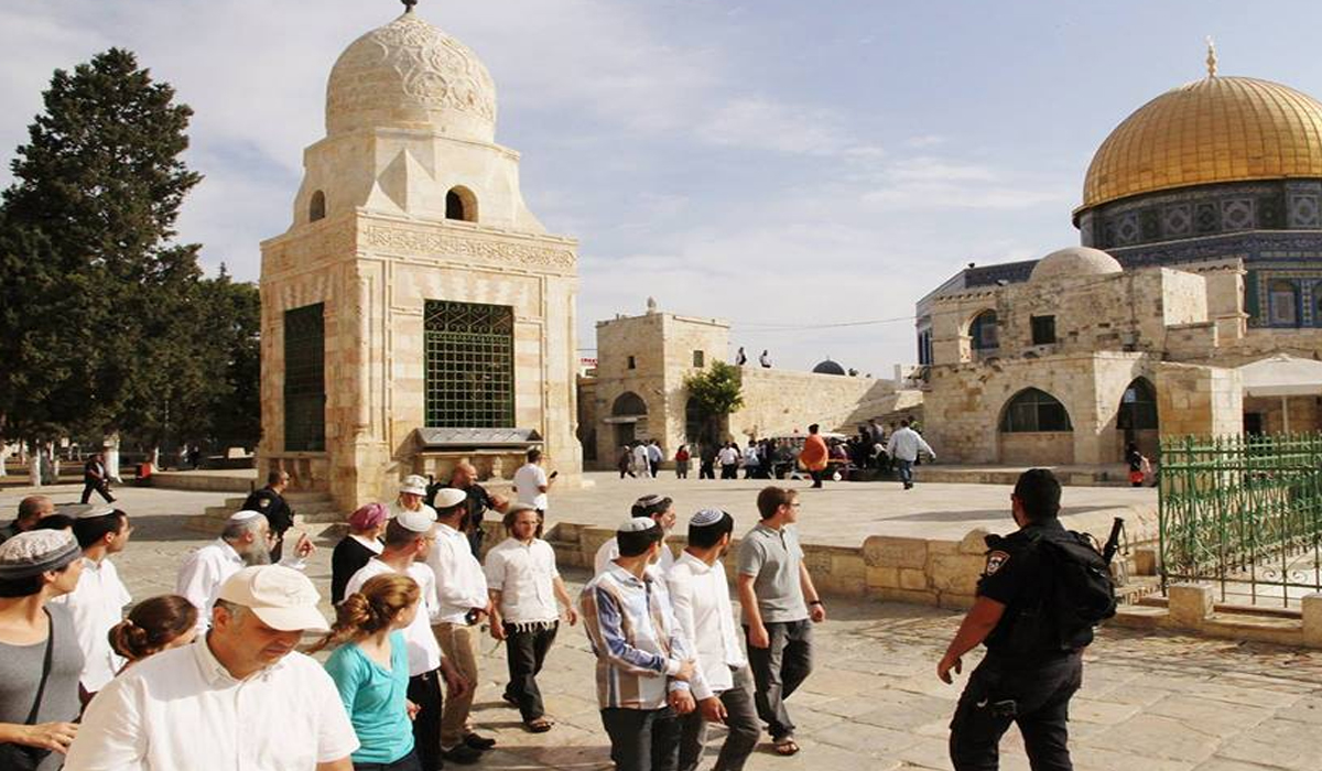 Settlers Storm Courtyards of Blessed Al-Aqsa Mosque